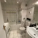 Appartement Zentrales Fuer Bis Zu 5 Personen Mit Balkon, Parkplatz, Waschmaschine & Direkten Einkaufsmoeglichkeiten *