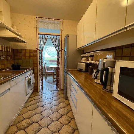 Zentrales Rooftop-apartment Mit Balkon Fuer Bis Zu 5 Personen Marl