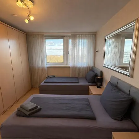 Zentrales Fuer Bis Zu 6 Personen Mit Balkon, Parkplatz, Waschmaschine & Direkten Einkaufsmoeglichkeiten מארל