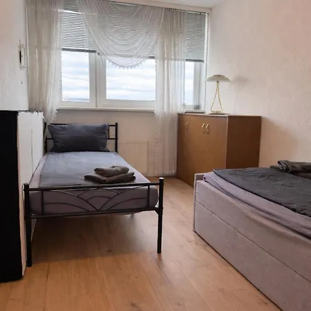 Zentrales Fuer Bis Zu 6 Personen Mit Balkon, Parkplatz, Waschmaschine & Direkten Einkaufsmoeglichkeiten מארל