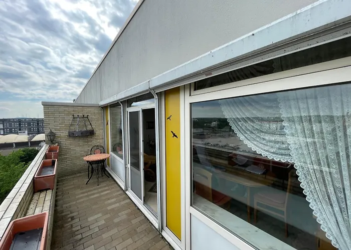 Zentrales Fuer Bis Zu 5 Personen Mit Balkon, Parkplatz, Waschmaschine & Direkten Einkaufsmoeglichkeiten