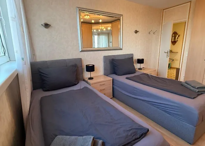 Zentrales Fuer Bis Zu 5 Personen Mit Balkon, Parkplatz, Waschmaschine & Direkten Einkaufsmoeglichkeiten Lejlighed Marl (Recklinghausen)