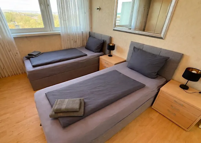 Zentrales Fuer Bis Zu 5 Personen Mit Balkon, Parkplatz, Waschmaschine & Direkten Einkaufsmoeglichkeiten *